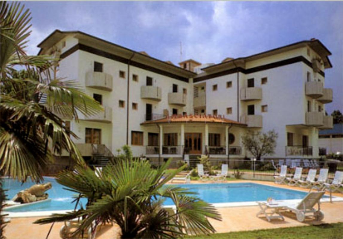 Hotel Ambasciatori カストロカーロ・テルメ エクステリア 写真